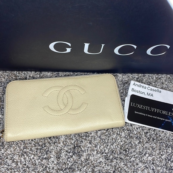 Authentic Chanel caviar cream leather zippy, wallet coco